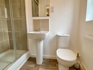 Master En-suite- click for photo gallery